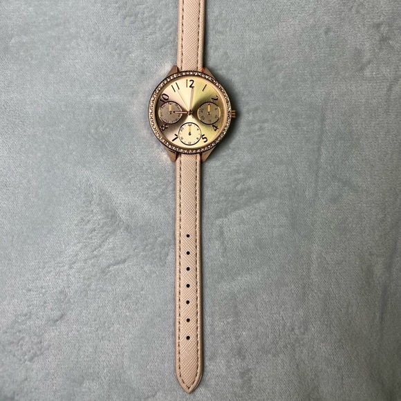 Pink Watch - Picture 4 of 7